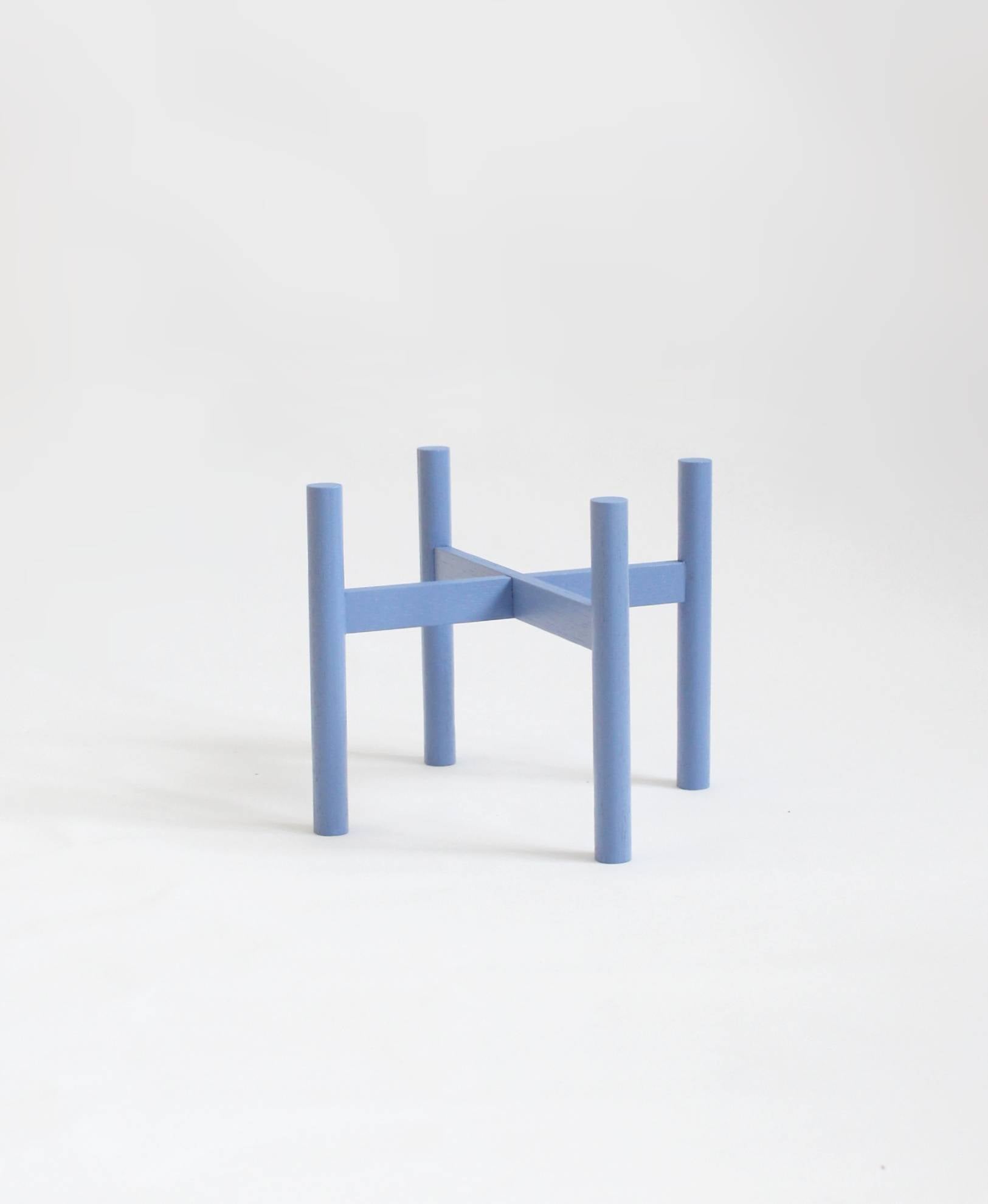 Plant pot stand Mario